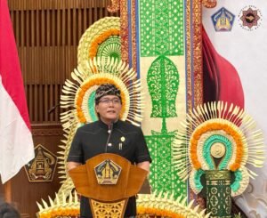 Wakil Gubernur Bali I Nyoman Giri Prasta saat memberikan sambutan dalam peringatan Hari Ulang Tahun (HUT) ke-3 Forum Gerakan Adat Se-Nusantara (Forgas) Bali di Gedung Wiswa Sabha Utama, Kantor Gubernur Bali, Denpasar, Rabu (9/9/2026).