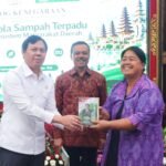 Sekda Dewa Made Indra bersama Ketua DPD RI Sultan Baktiar Najamudin dalam Dialog Kenegaraan DPD RI bertema “Tata Kelola Sampah Terpadu Berbasis Ekosistem Masyarakat Daerah” di Gedung Wiswa Sabha Utama, Kantor Gubernur Bali, Denpasar, Jumat (25/9/2026).