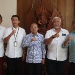 Gubernur Bali Wayan Koster bersama jajaran Pertamina Patra Niaga ke Rumah Jabatan Gubernur Bali, Jayasabha, Denpasar, Senin (12/10/2026).