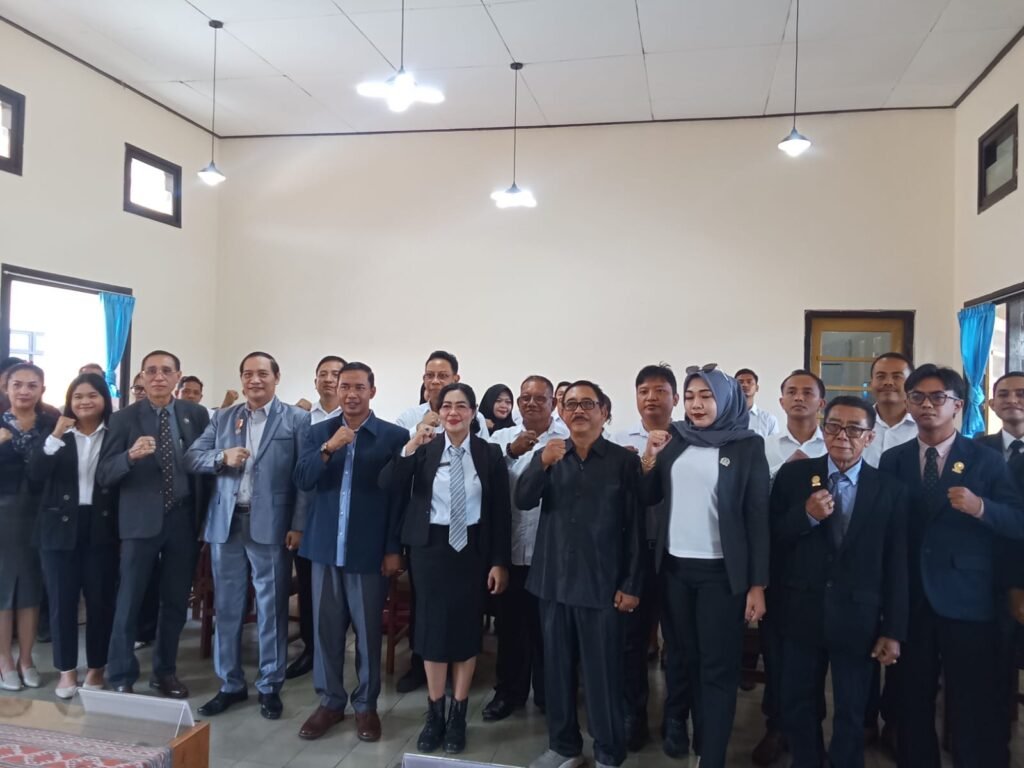Dewan Pimpinan Cabang (DPC) Perhimpunan Advokat Indonesia (PERADI) SingaraPandan kampus Universitas Panji Sakti (Unipas) Singaraja menggelar Pendidikan Khusus Profesi Advokat (PKPA) Angkatan IV. Pembukaan kegiatan tersebut dilaksanakan di Gedung LPK UNIPAS pada Sabtu (3/10/2026).