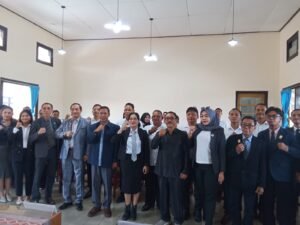 Dewan Pimpinan Cabang (DPC) Perhimpunan Advokat Indonesia (PERADI) SingaraPandan kampus Universitas Panji Sakti (Unipas) Singaraja menggelar Pendidikan Khusus Profesi Advokat (PKPA) Angkatan IV. Pembukaan kegiatan tersebut dilaksanakan di Gedung LPK UNIPAS pada Sabtu (3/10/2026).